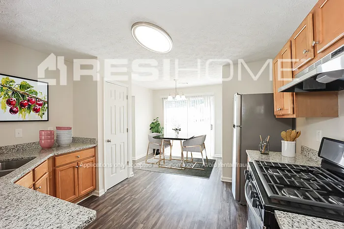 7558 Woodbine Pl — Photo 3