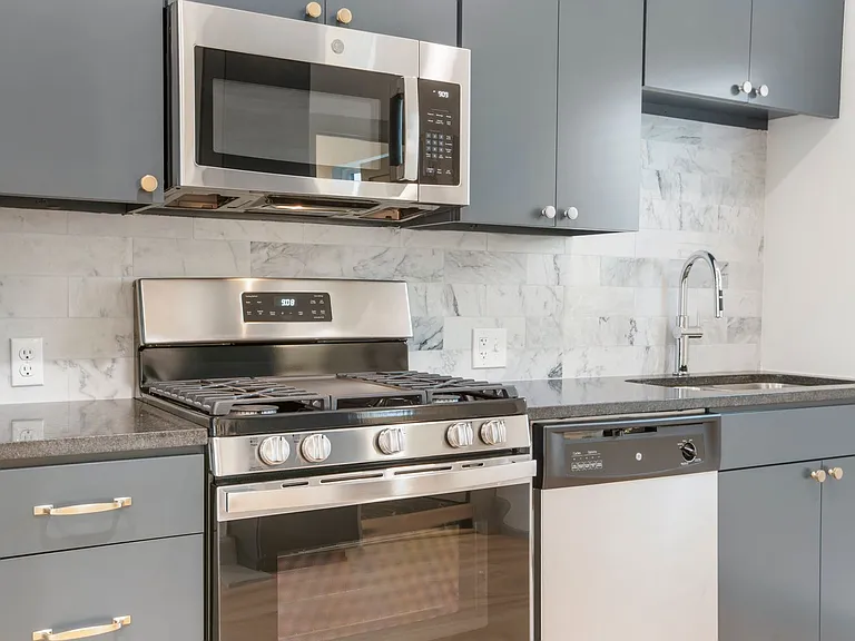 Quaker Condos - $300 Off Immediate Move-Ins! — Photo 30
