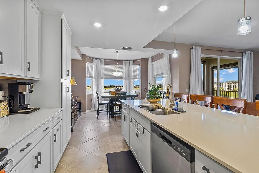 2 bed, 2.0 bath, 1154 sqft, $4,800 — Photo 4