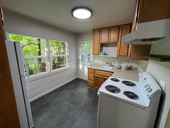 5th image of 705 Canal St APT 1