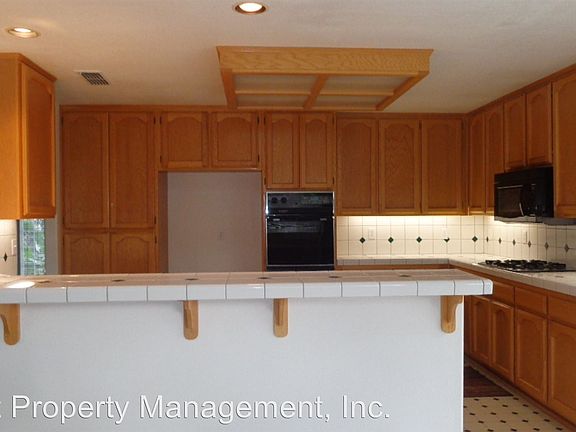 2nd image of 3130 Stonegate Dr