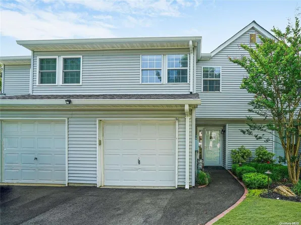 803 Sara Circle #803, Port Jefferson Station, NY 11776