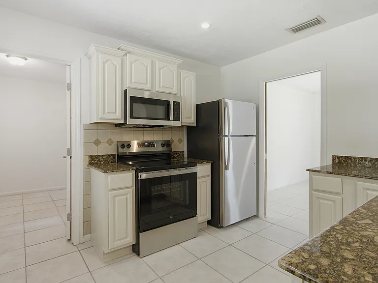2028 Sussex Rd — Photo 8