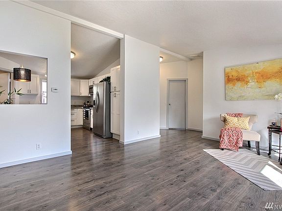 4th image of 306 195th Ave SW