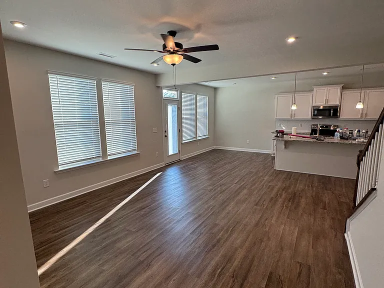 375 Beverly Pl — Photo 11