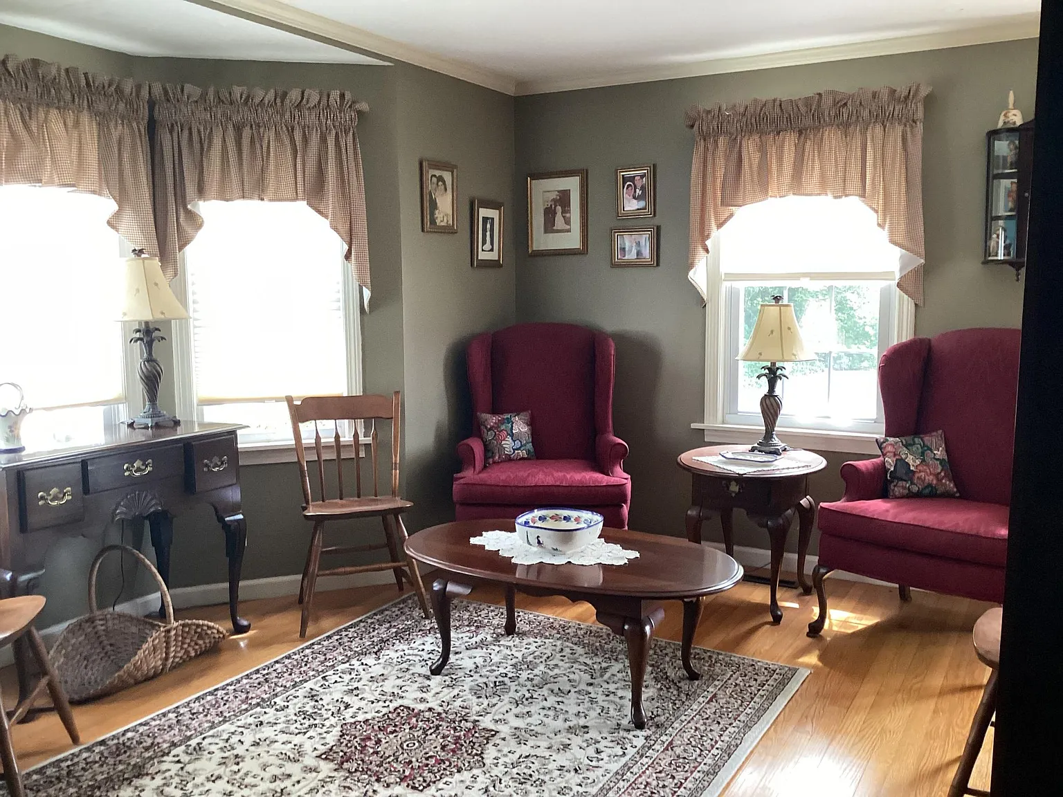 4 bed, 2425 sqft, $3,200 — Photo 4