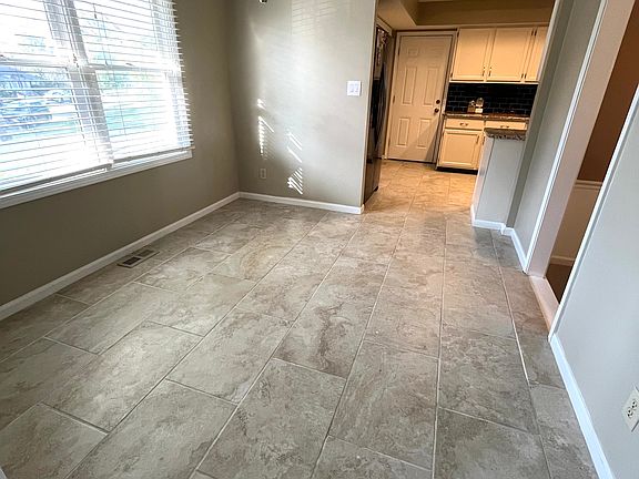 5th image of 685 La Placita St