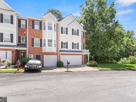4th image of 446 Sandtrap Ln