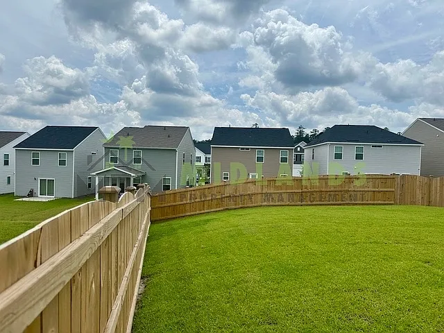 3 bed, 2.5 bath, 1818 sqft, $2,150 — Photo 3