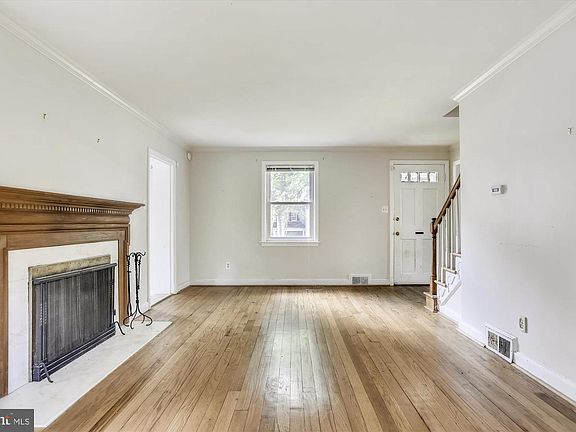4th image of 9609 Parkwood Dr