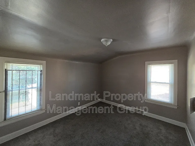 9657 E Outer Dr — Photo 27