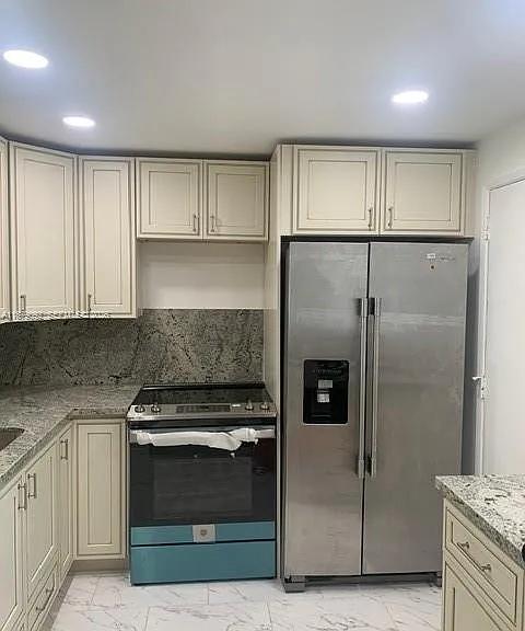 901 NE 14th Ave #305 — Photo 1