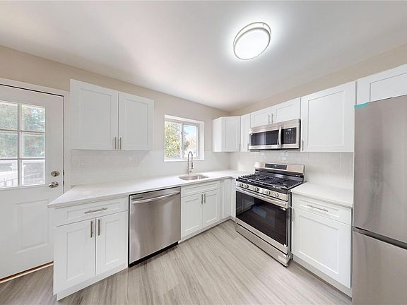 5th image of 109 Lyceum Court