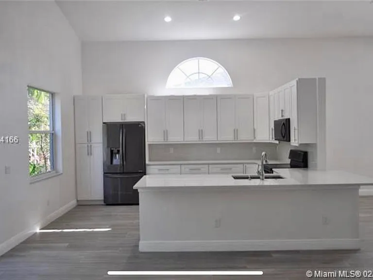 5 Lake Eden Dr — Photo 2
