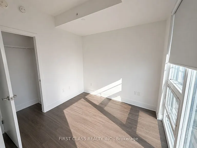 955 Bay St #Penthouse 4106 — Photo 6
