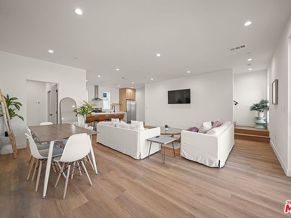 4th image of 13694 Erwin St #A