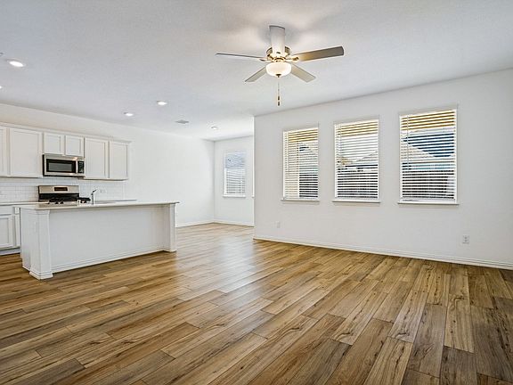 3rd image of 1105 Mahogany Ln