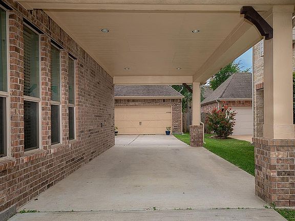4th image of 340 Dawn Brook Ln