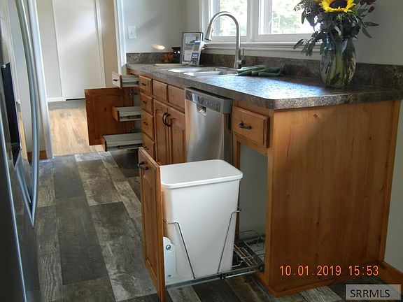 5th image of 1100 S Lee Ave