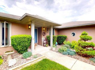 W6143 N Thornapple Ct, Fort Atkinson, WI 53538