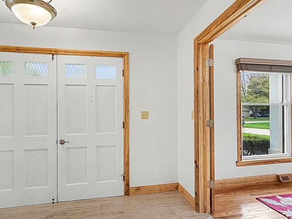 4th image of 341 Foxboro Rd