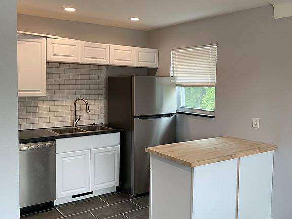 4th image of 627 Wiltshire Blvd APT 1