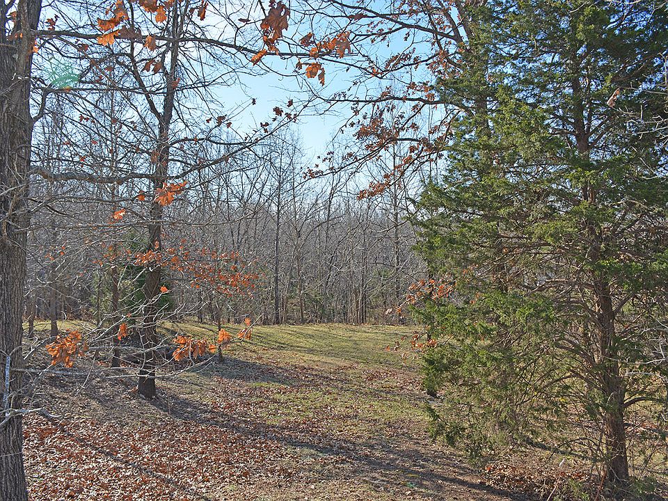 2nd image of 3216 E Sommerset Rd