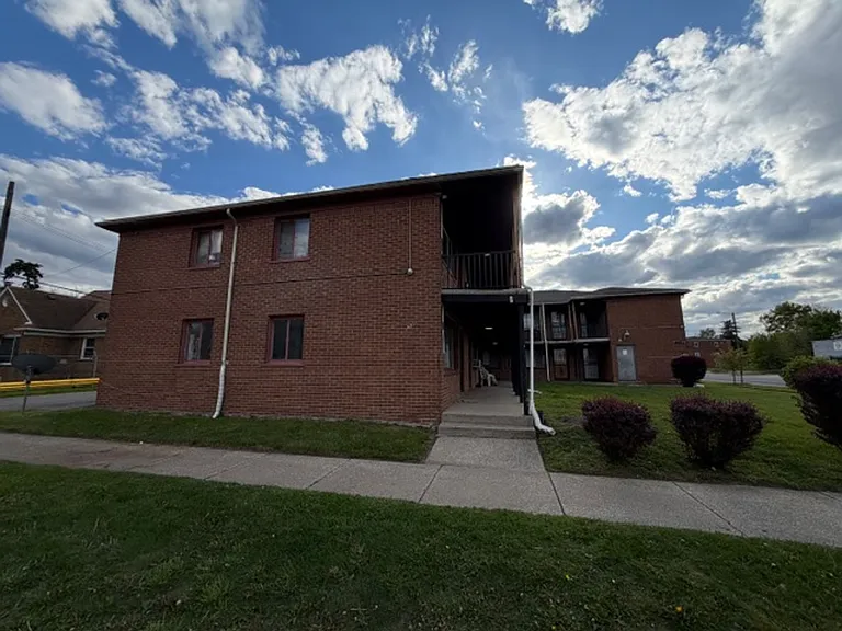 14801 Joy Rd — Photo 2