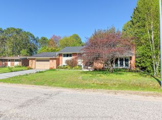 592 Birchwood Rd, North Bay, ON P1B 4T3