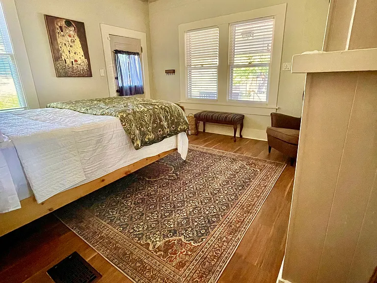 807 W Agarita Ave — Photo 14