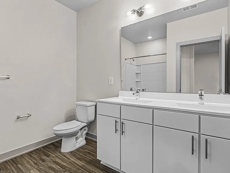 Litchford 315 Apartments — Photo 36