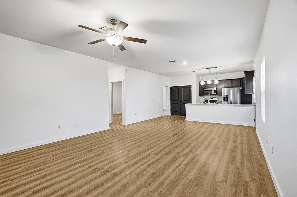 3 bed, 2.0 bath, 1276 sqft, $2,275 — Photo 3