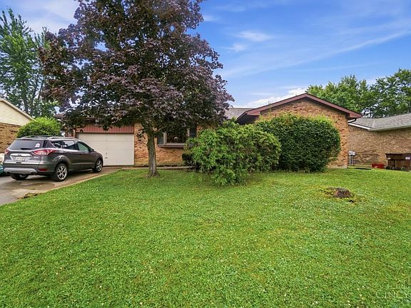 2nd image of 938 Rainbow Ct