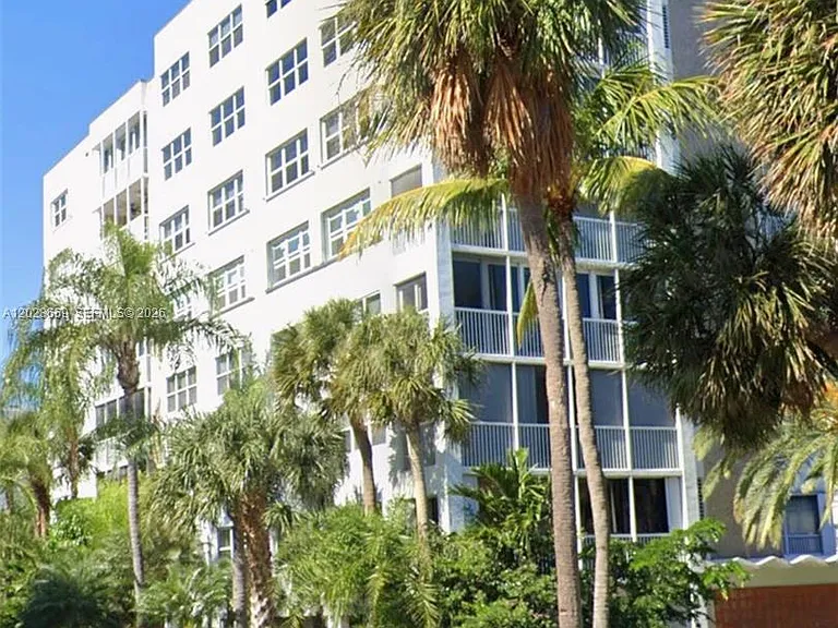 590 Ocean Dr #8B — Photo 1
