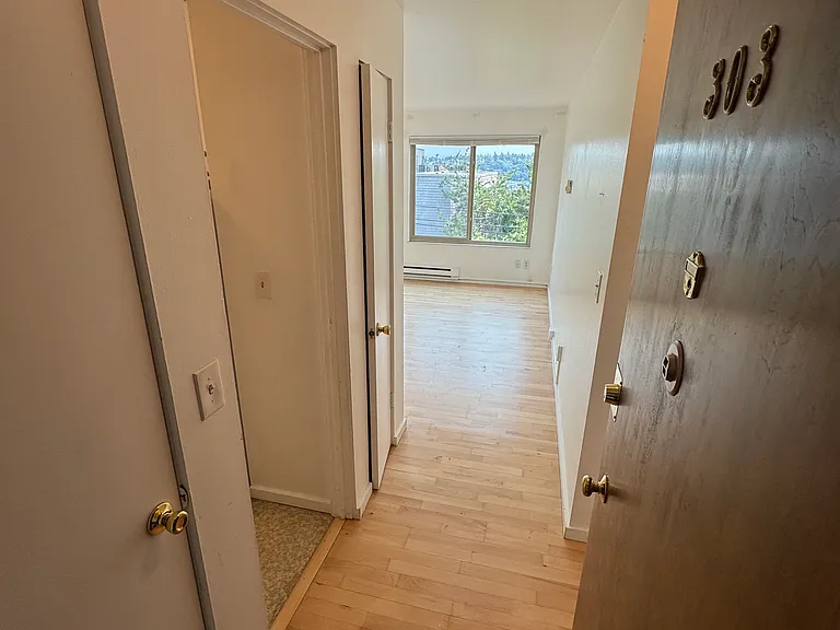 Townvue Heights Apartments — Photo 25
