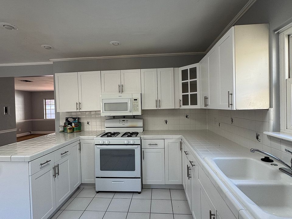 1st image of 261 El Chico Ln