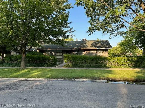 1823 Bradford Rd, Birmingham, MI 48009