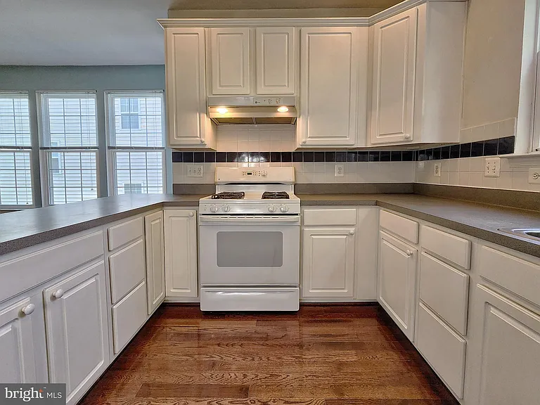 13906 Gothic Dr — Photo 18