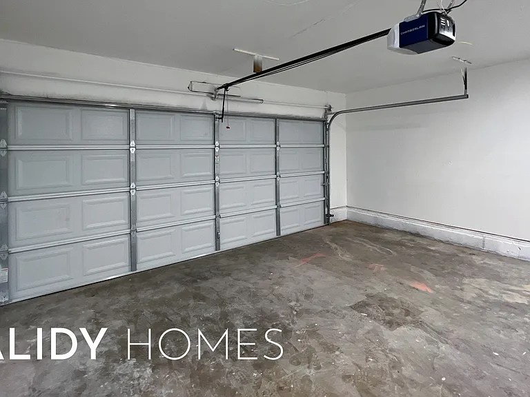 702 Amity Ln — Photo 31