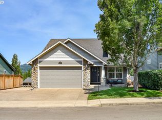 3560 Ambleside Dr, Springfield, OR 97477