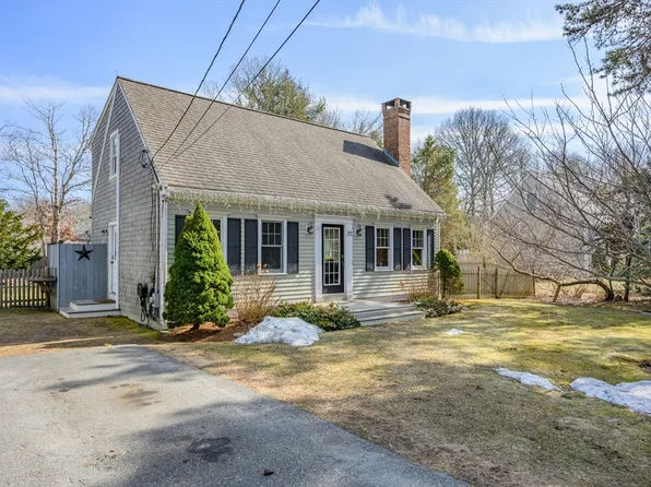 172 Skunknet Rd, Barnstable, MA 02630