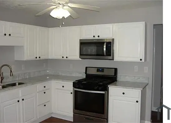3 bed, 2005 sqft, $2,200 — Photo 2