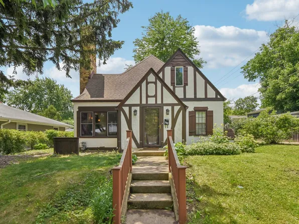 328 N Shaddle Ave, Mundelein, IL 60060