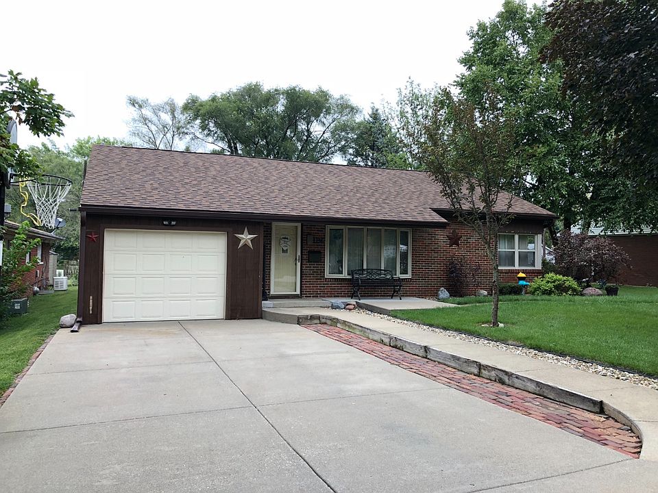 1st image of 1136 E Detroit Ave