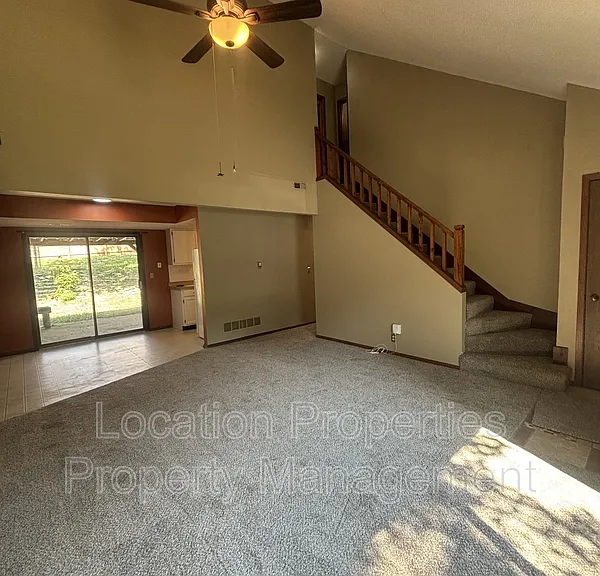 2401 Sequoia Ct — Photo 3