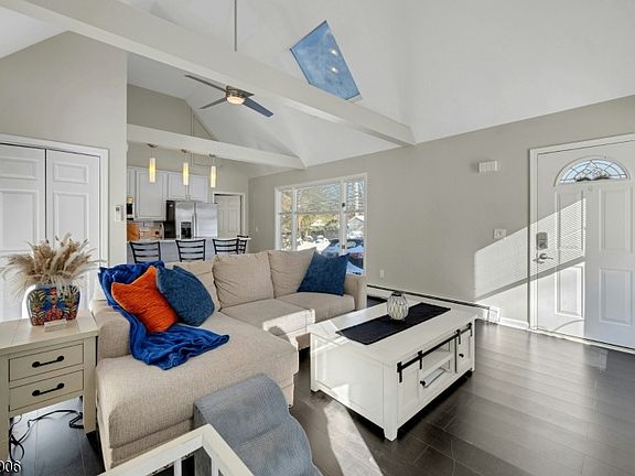 4th image of 3 Redmans Dr