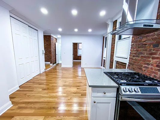 Rented by Voro New York | media 73