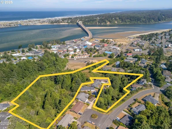 500 SW Cedar St, Waldport, OR 97394