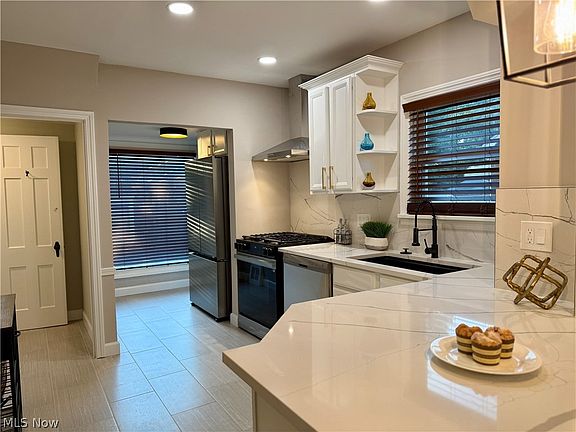 4th image of 2216 Barrington Rd