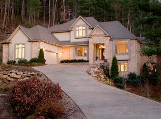 6 Mountain Spring Dr, Hendersonville, NC 28739